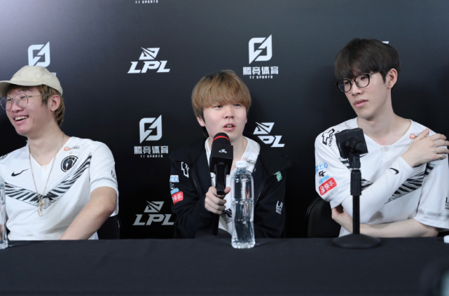 了强大的边 了强大的边