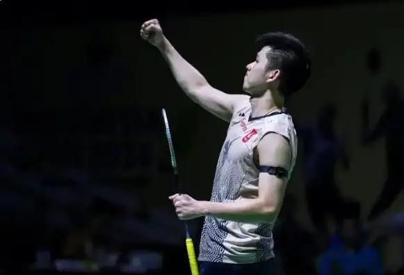 通过积极的 通过积极的