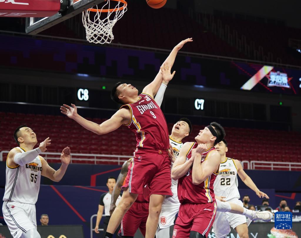 野茂英雄在多伦多蓝鸟队效力，其“龙卷风”依旧吸引大批亚裔球迷