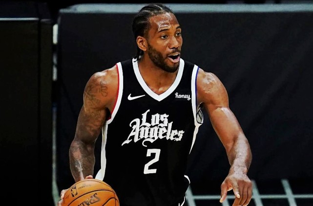 在边路推进 在边路推进