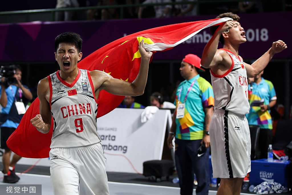 他顺势击地 他顺势击地